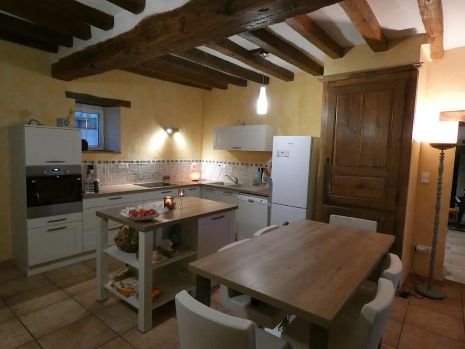 Maison De Charme Pres De Beauval Saint-Cyran-du-Jambot Bagian luar foto